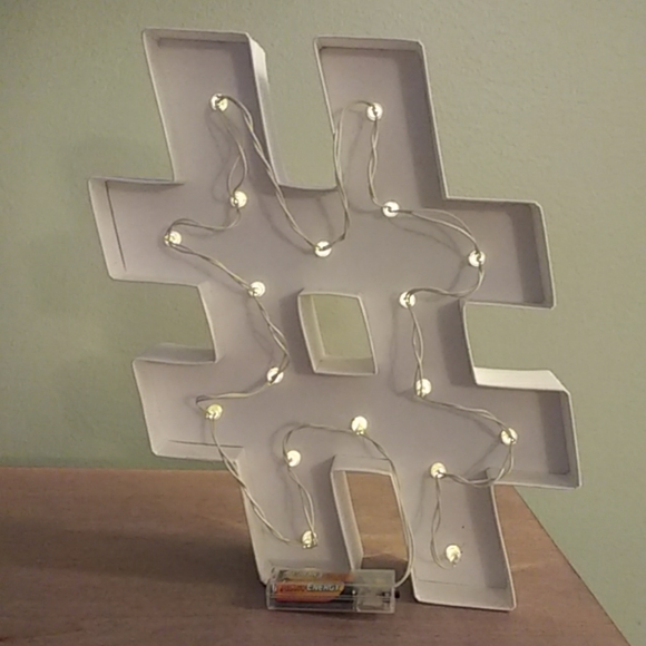 Light-up Hashtag - Picture 2 of 3